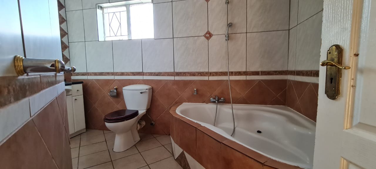 4 Bedroom House To Rent in New Redruth RE/MAX™ of Southern Africa
