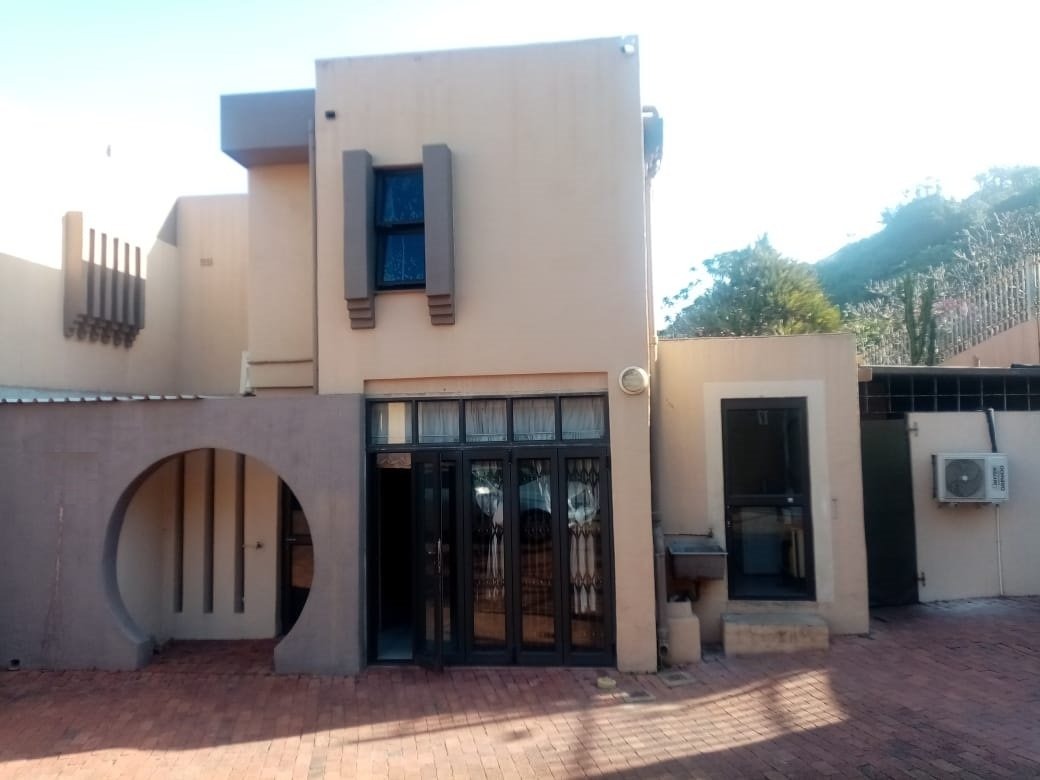 4 Bedroom Townhouse For Sale in Amanzimtoti RE/MAX™ of Southern Africa