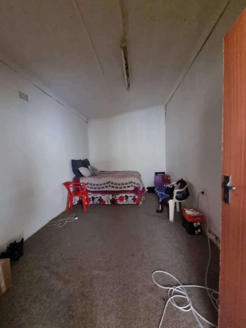 6 Bedroom House For Sale in Warden RE/MAX™ of Southern Africa