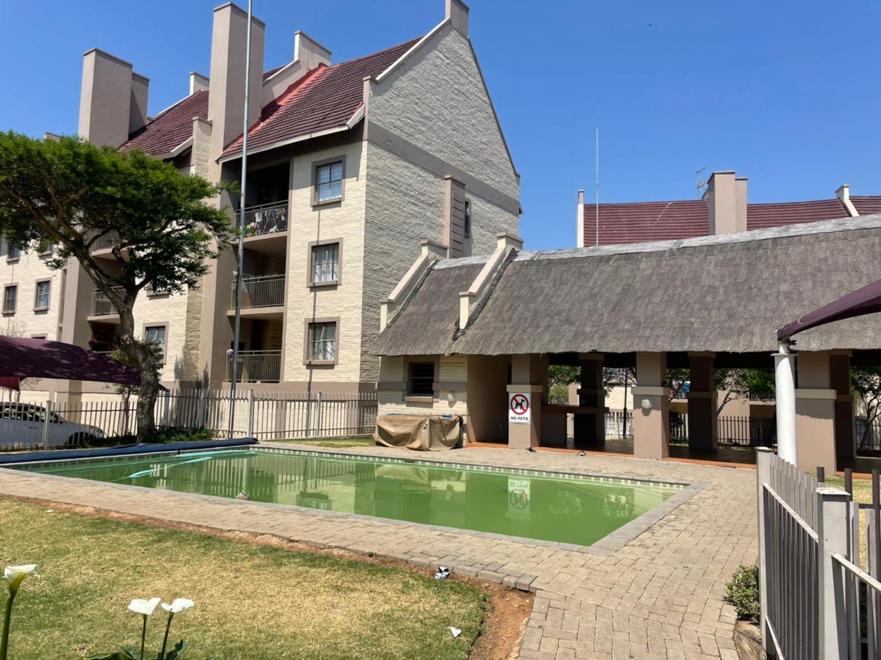 2 Bedroom Apartment / Flat For Sale in Sundowner RE/MAX™ of Southern