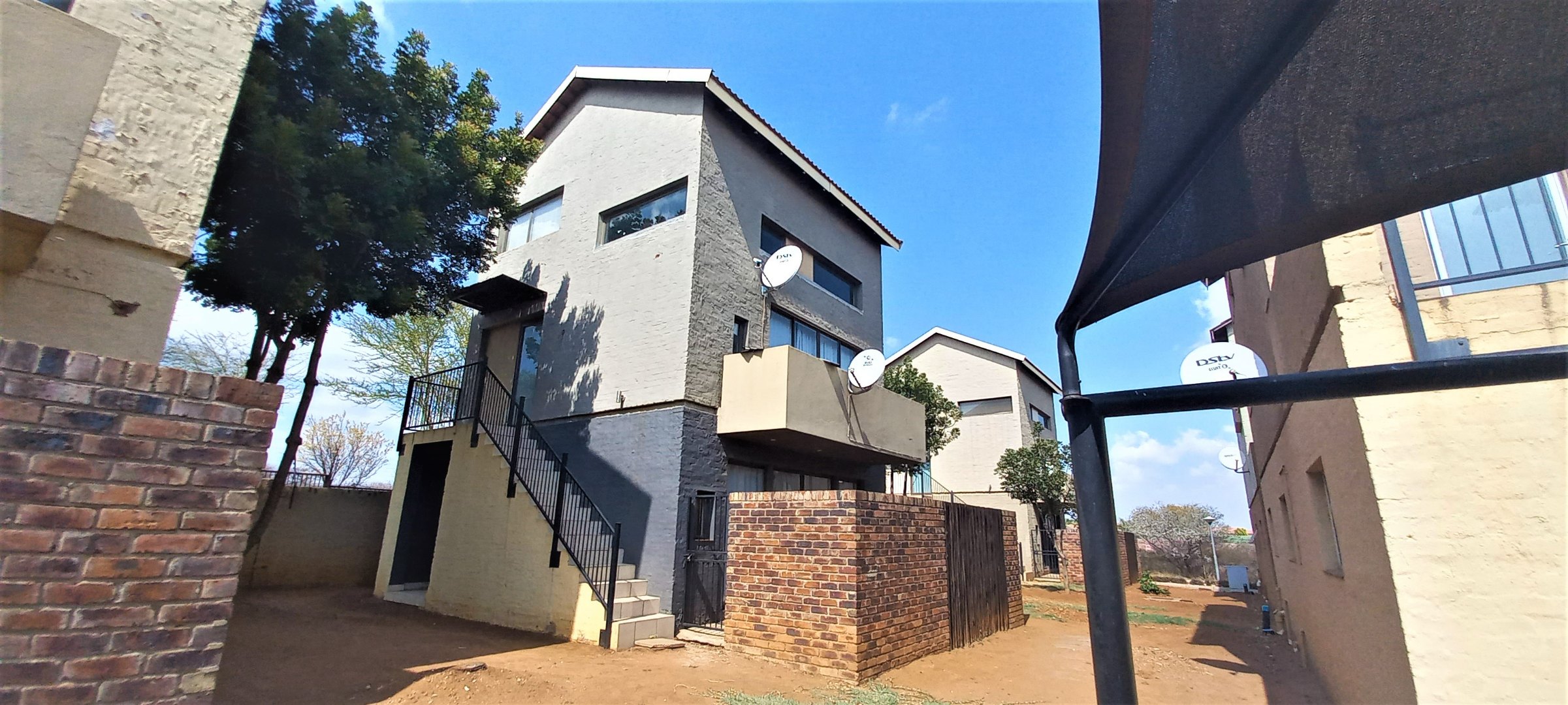 2 Bedroom Townhouse For Sale in Serala View RE/MAX™ of Southern Africa