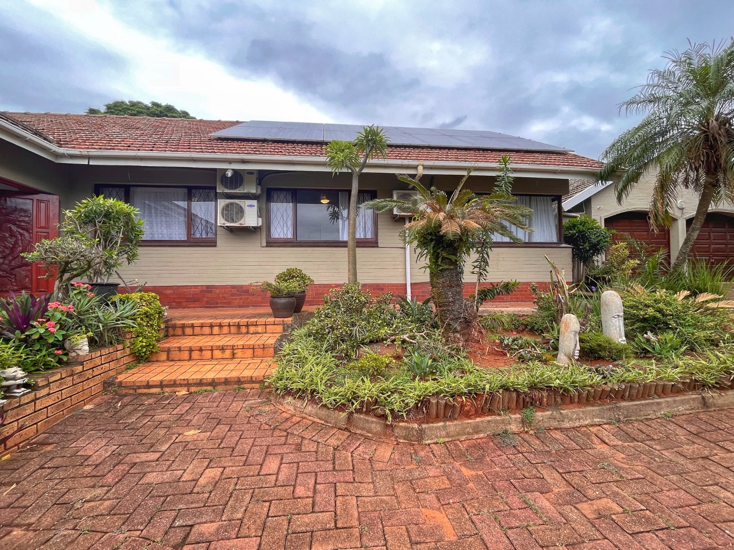 5 Bedroom House For Sale in Amanzimtoti RE/MAX™ of Southern Africa