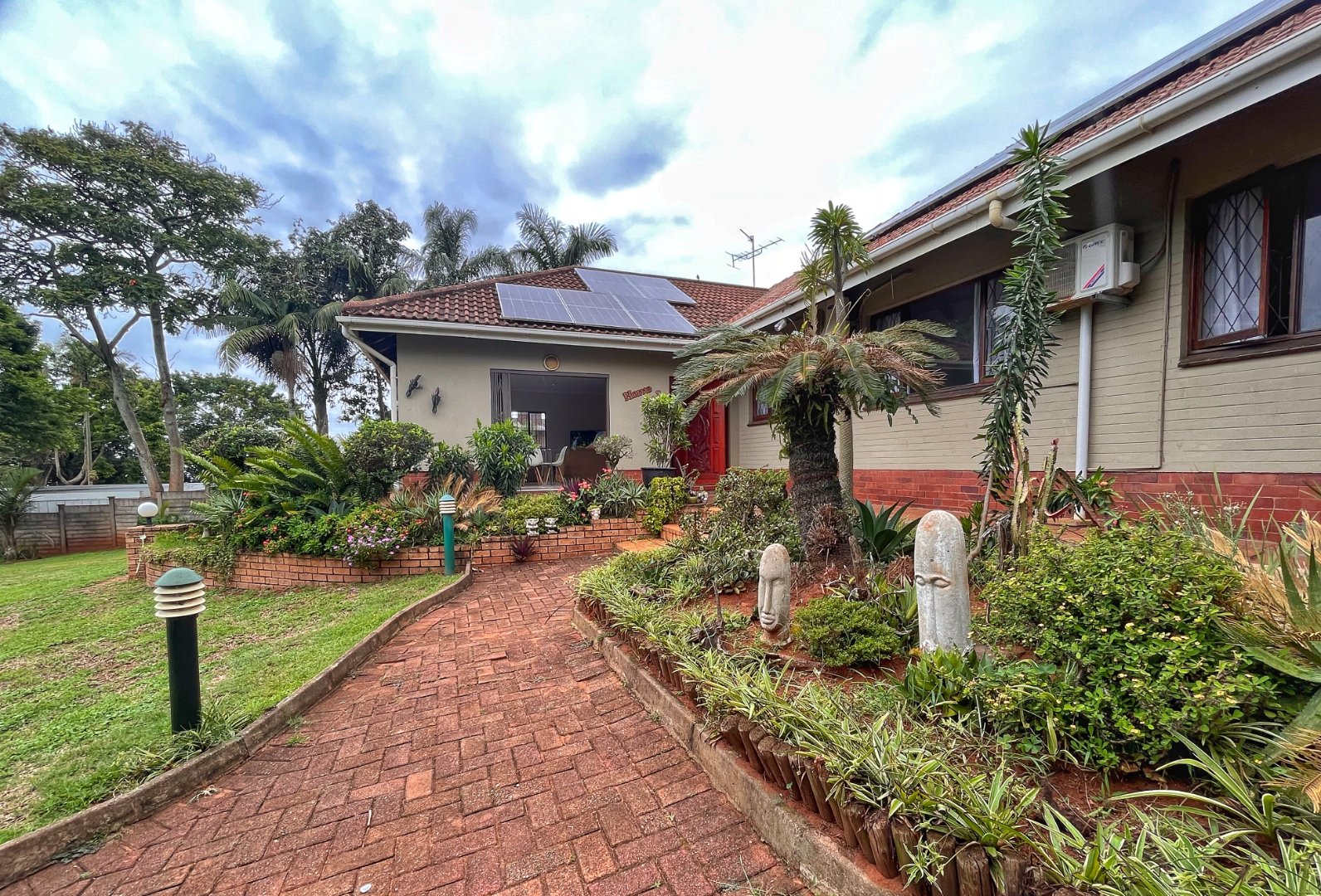 5 Bedroom House For Sale in Amanzimtoti RE/MAX™ of Southern Africa