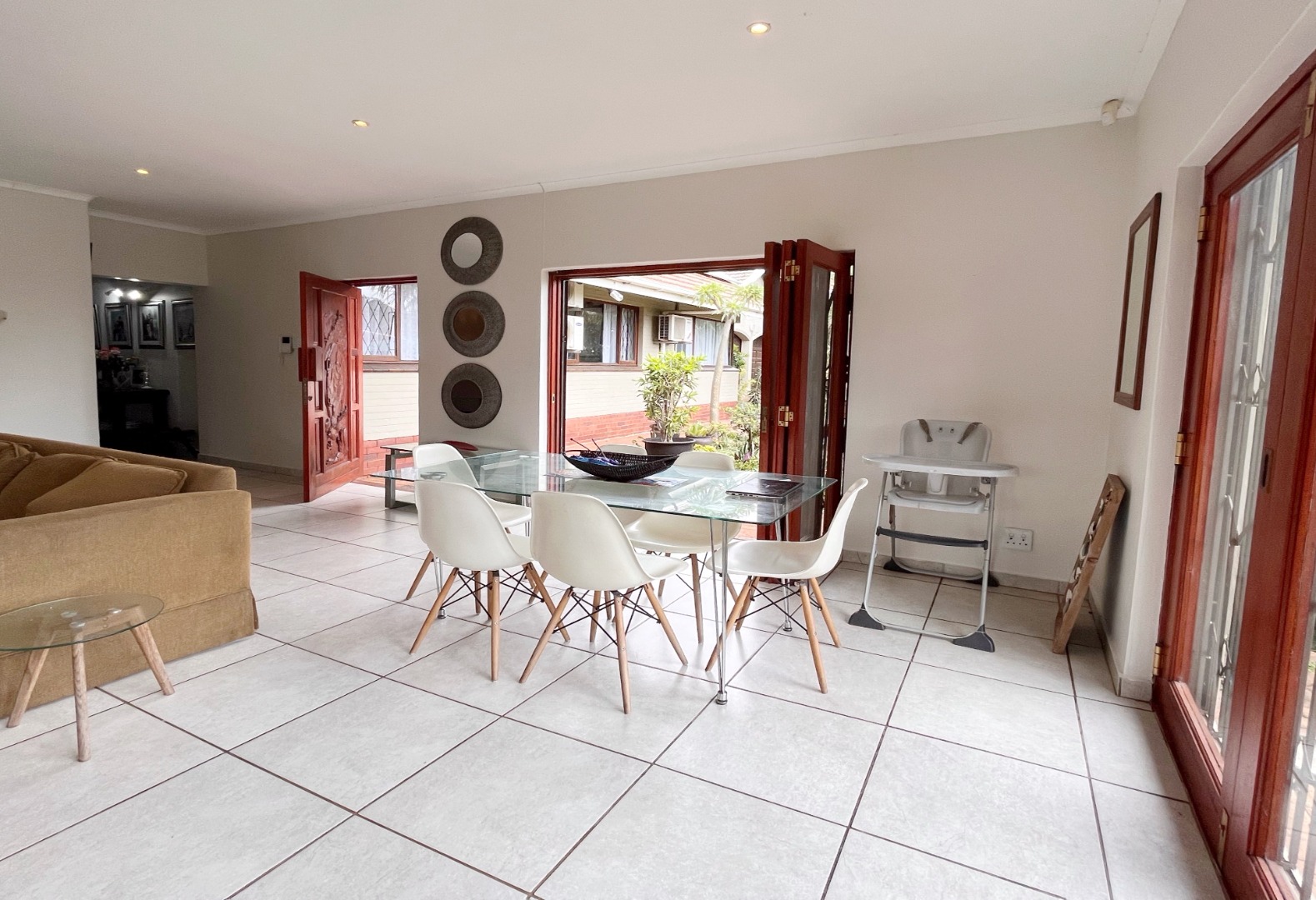 5 Bedroom House For Sale in Amanzimtoti RE/MAX™ of Southern Africa