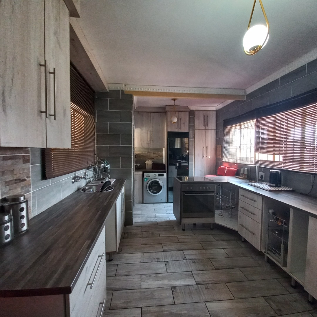 3 Bedroom House For Sale in Vanderbijlpark CE 4 RE/MAX™ of Southern