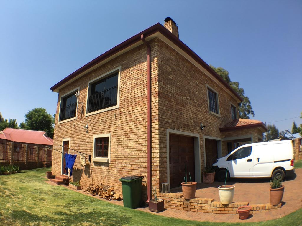 3 Bedroom House For Sale in Dullstroom RE/MAX™ of Southern Africa