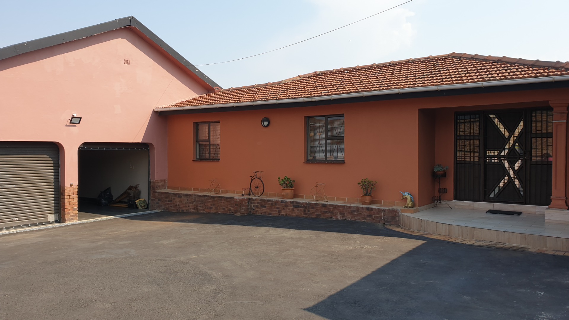 3 Bedroom House For Sale in Mountain Rise RE/MAX™ of Southern Africa