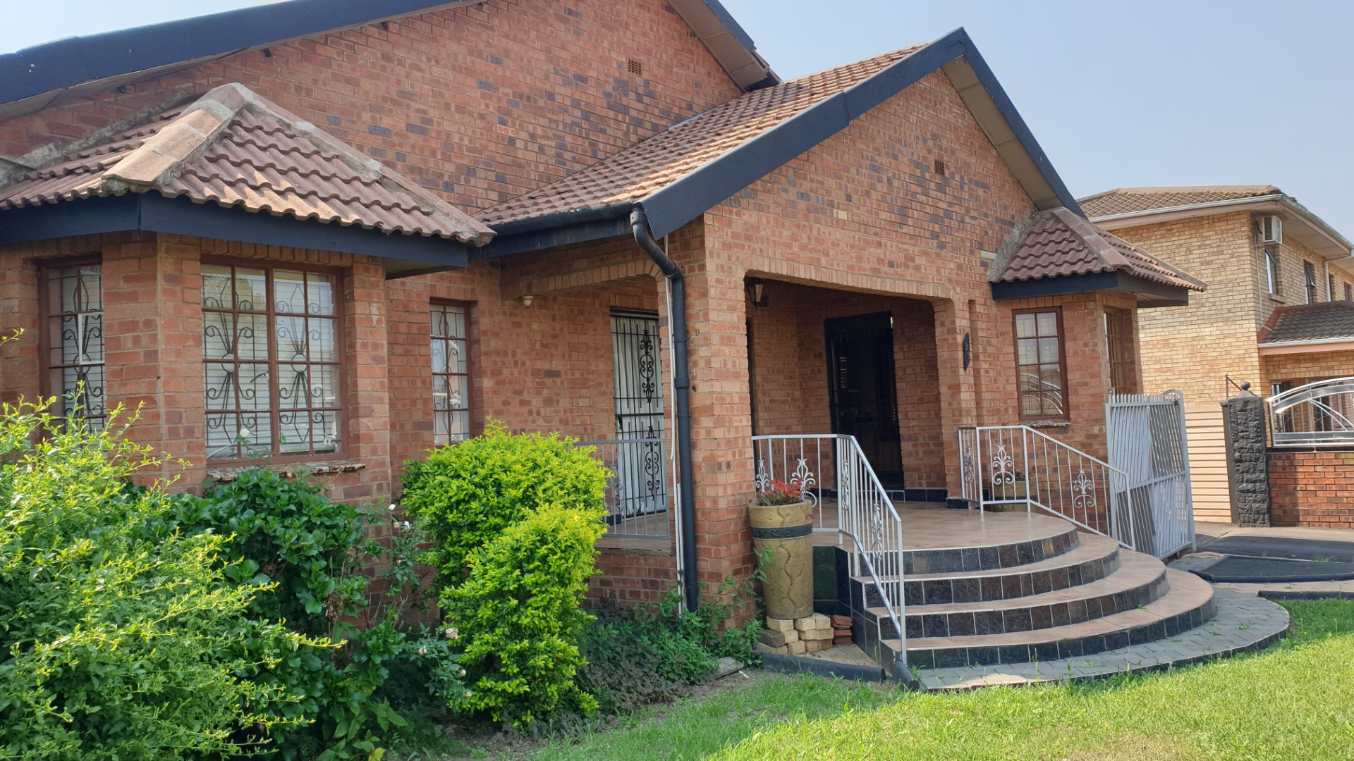 3 Bedroom House For Sale in Mountain Rise RE/MAX™ of Southern Africa