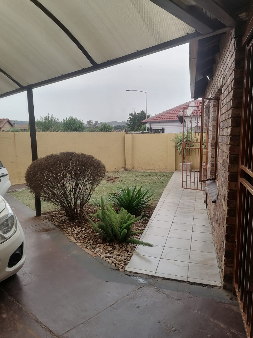 3 Bedroom House For Sale in Philip Nel Park RE/MAX™ of Southern Africa