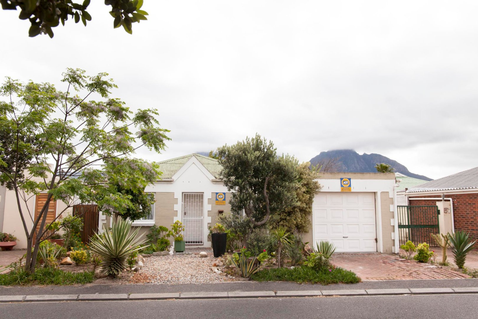 3 Bedroom House For Sale in Lansdowne RE/MAX™ of Southern Africa