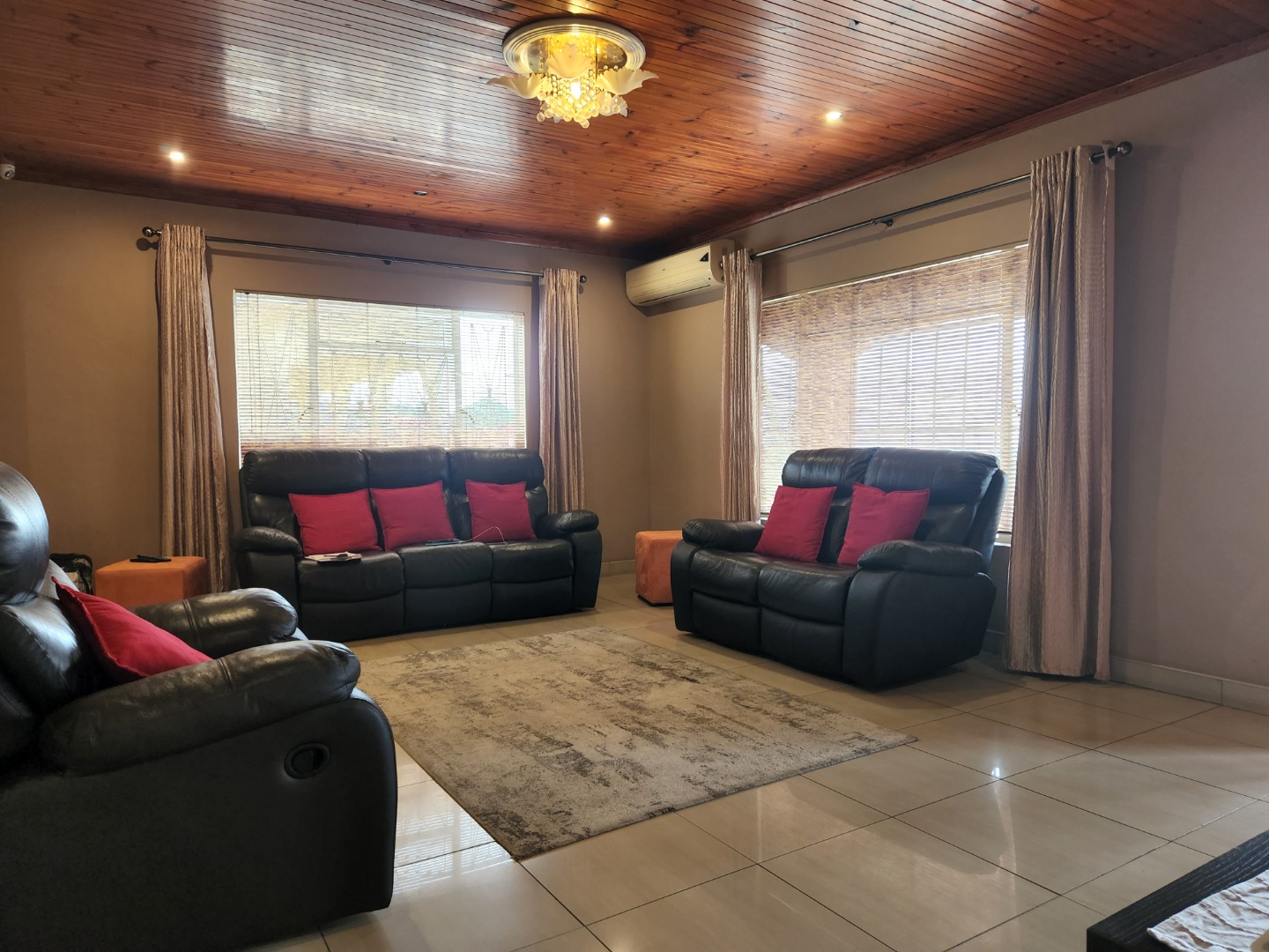 3 Bedroom House For Sale in Raisethorpe RE/MAX™ of Southern Africa