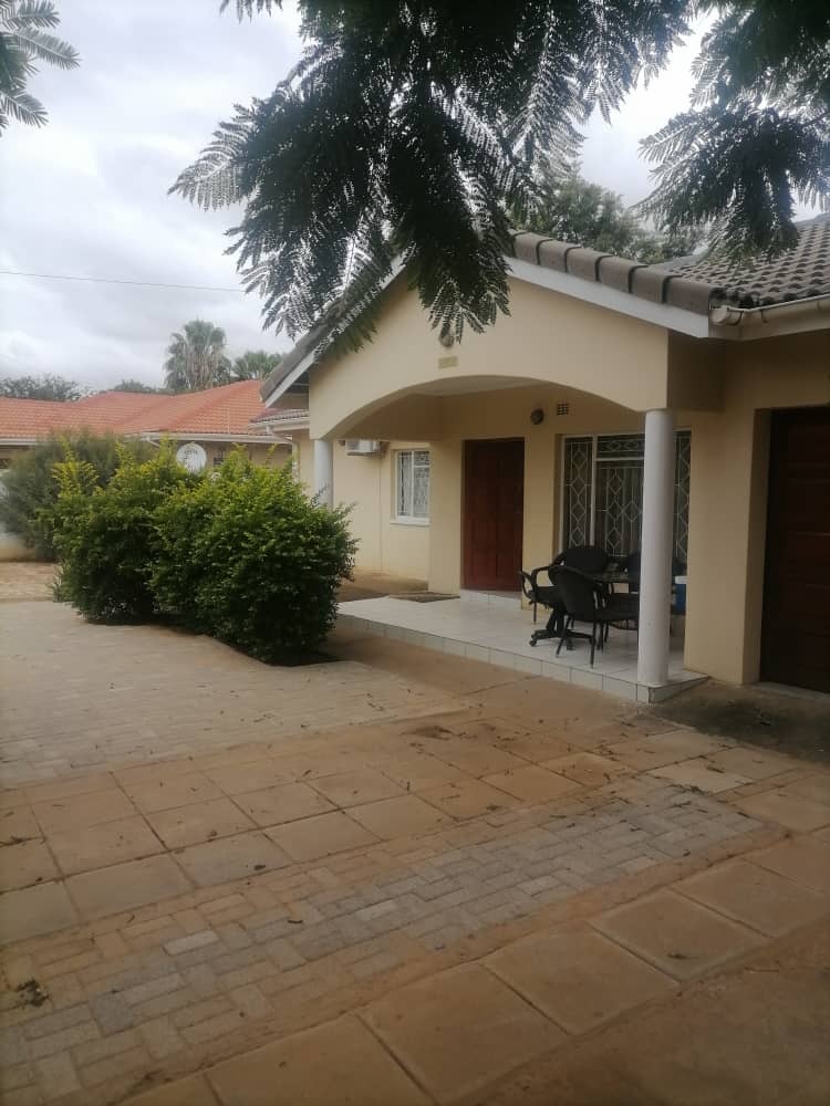 3 Bedroom House For Sale in Block 7 RE/MAX™ of Southern Africa