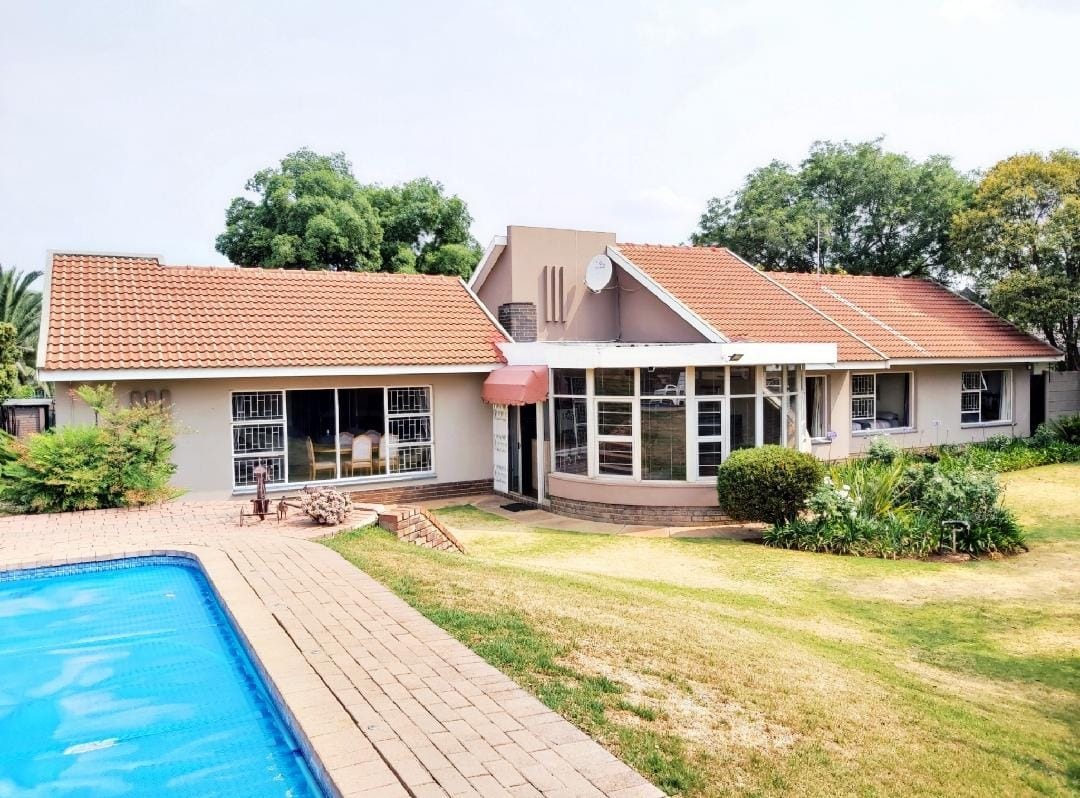 4 Bedroom House For Sale in Lichtenburg RE/MAX™ of Southern Africa