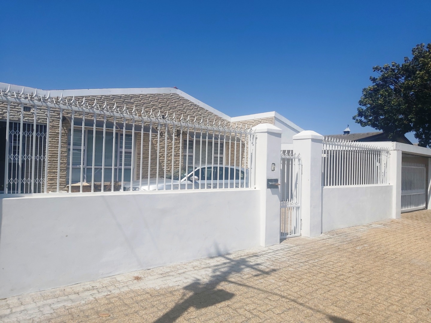 5 Bedroom House For Sale in Goodwood Central RE/MAX™ of Southern Africa