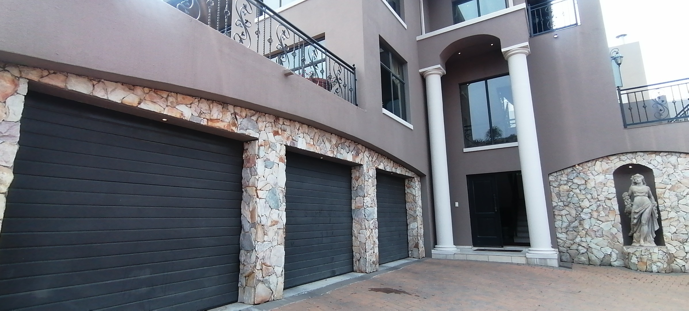 3 Bedroom House For Sale in Bassonia Estate RE/MAX™ of Southern Africa