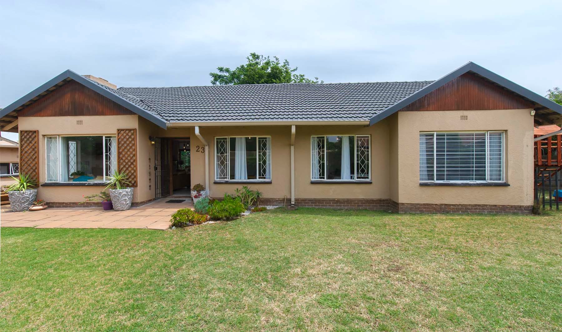 3 Bedroom House For Sale in Eden Glen RE/MAX™ of Southern Africa