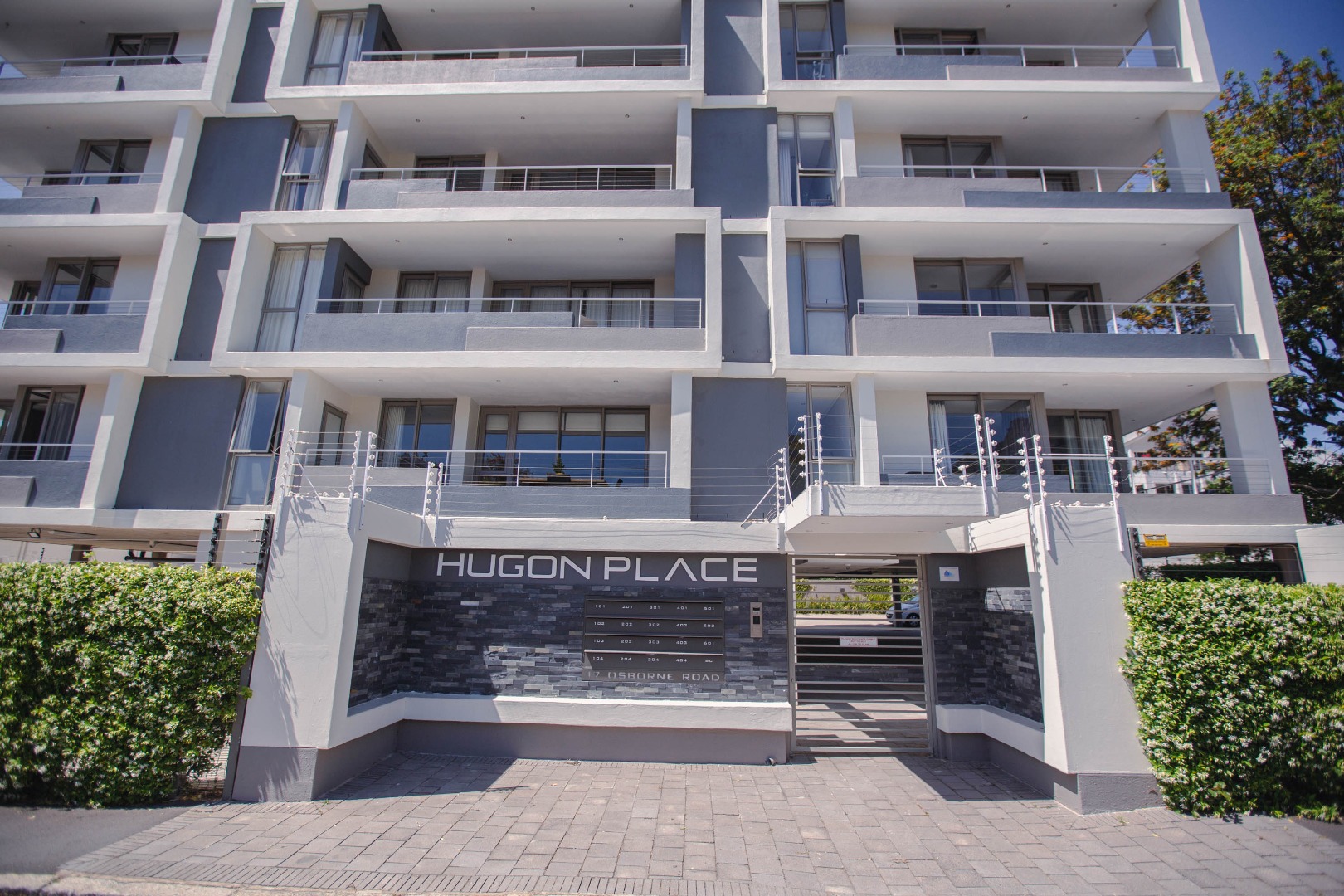 2 Bedroom Apartment / Flat For Sale in Claremont Upper RE/MAX™ of Southern Africa