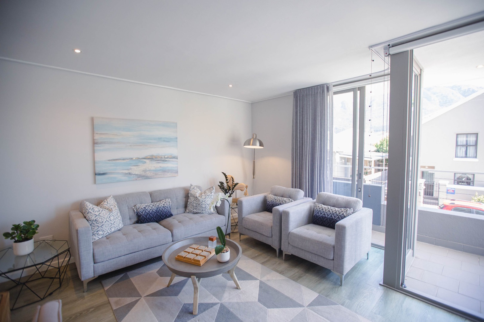 2 Bedroom Apartment / Flat For Sale in Claremont Upper RE/MAX™ of Southern Africa