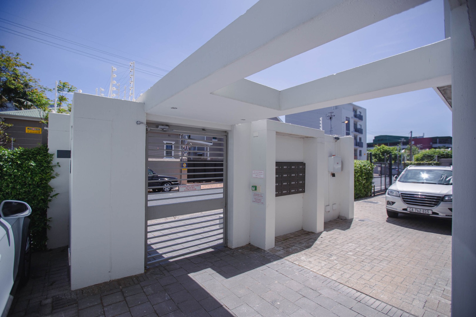 2 Bedroom Apartment / Flat For Sale in Claremont Upper RE/MAX™ of Southern Africa