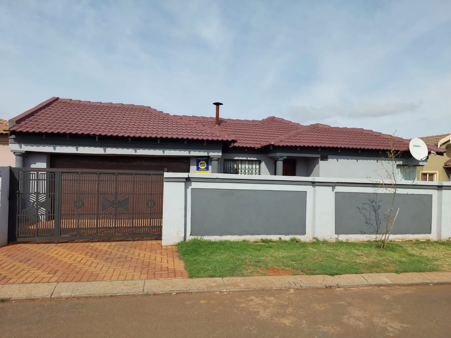 3 Bedroom House For Sale in Dawn Park RE/MAX™ of Southern Africa