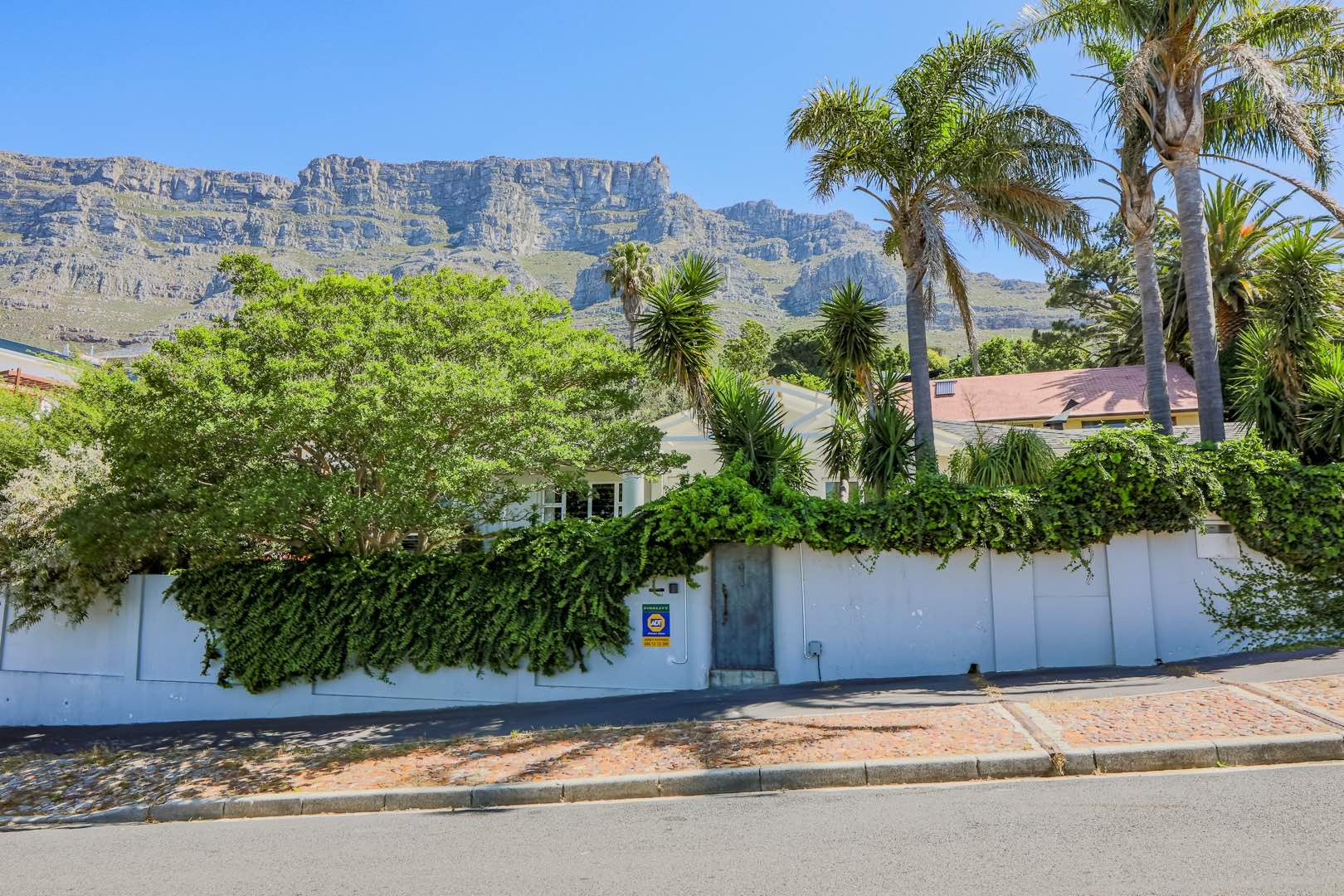 3 Bedroom House For Sale in Oranjezicht RE/MAX™ of Southern Africa