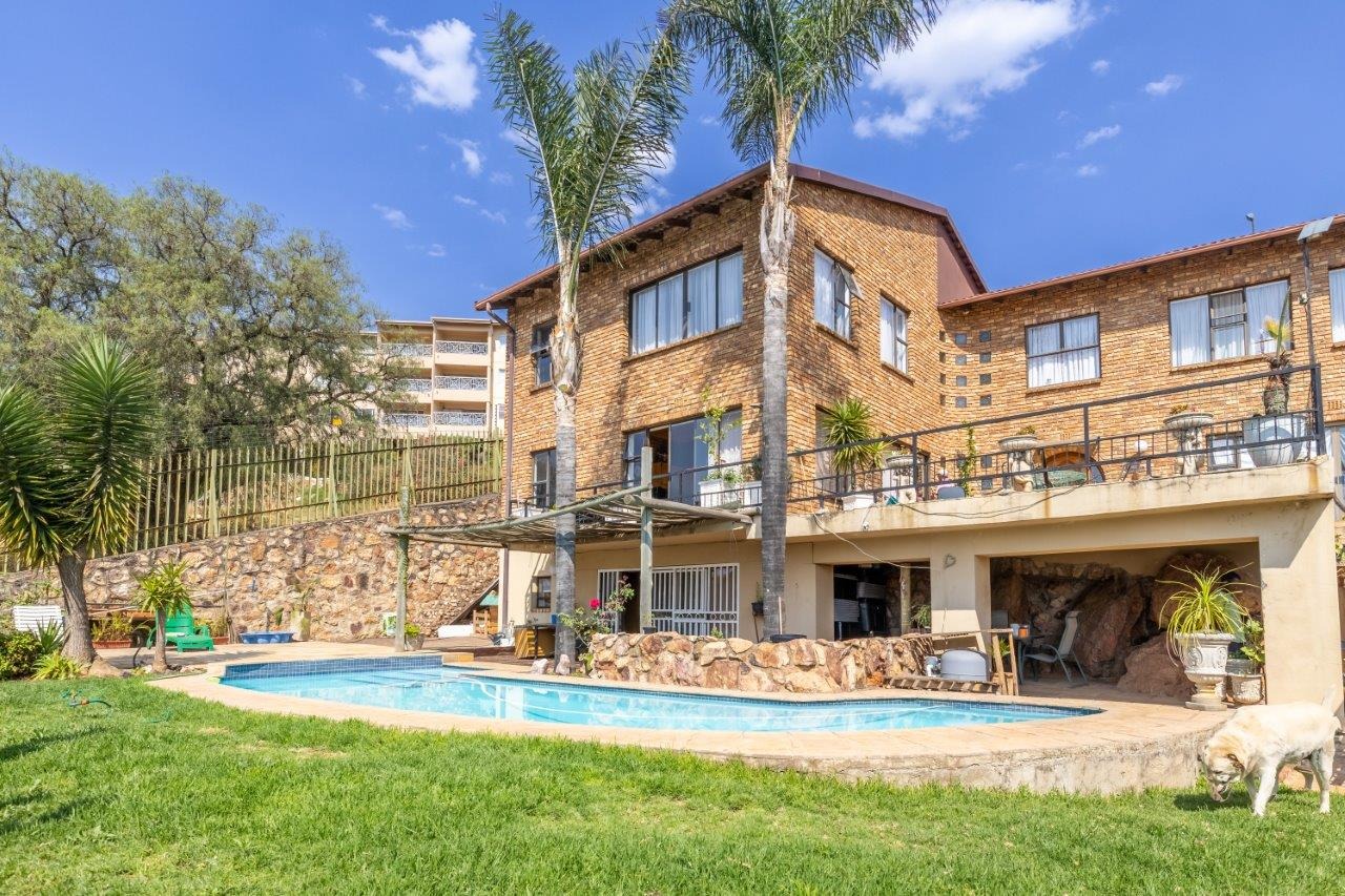 4 Bedroom House For Sale in Bedfordview RE/MAX™ of Southern Africa