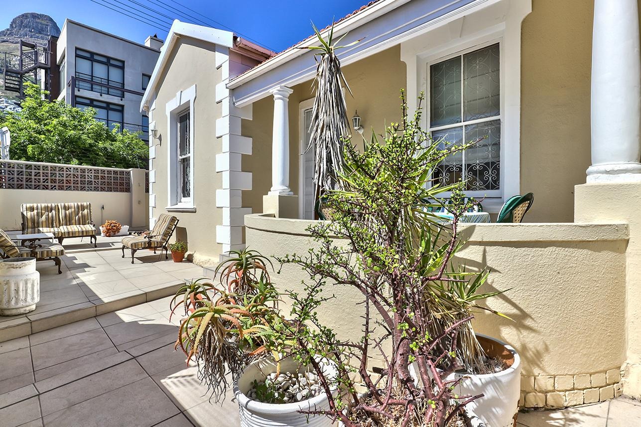 3 Bedroom House For Sale in Bantry Bay RE/MAX™ of Southern Africa