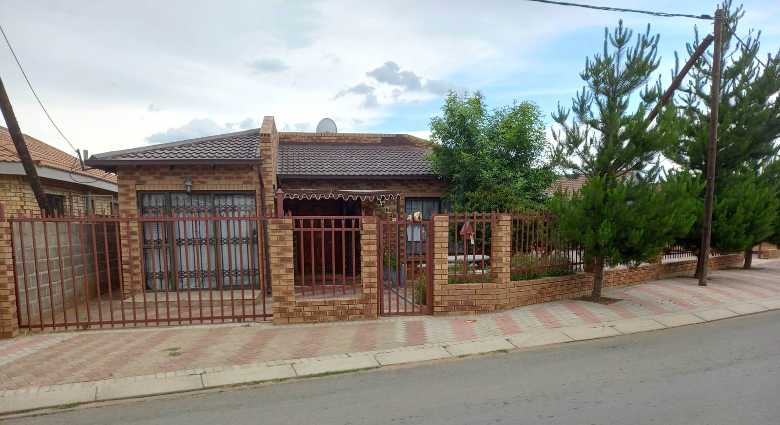 3 Bedroom House For Sale in Grasslands RE/MAX™ of Southern Africa