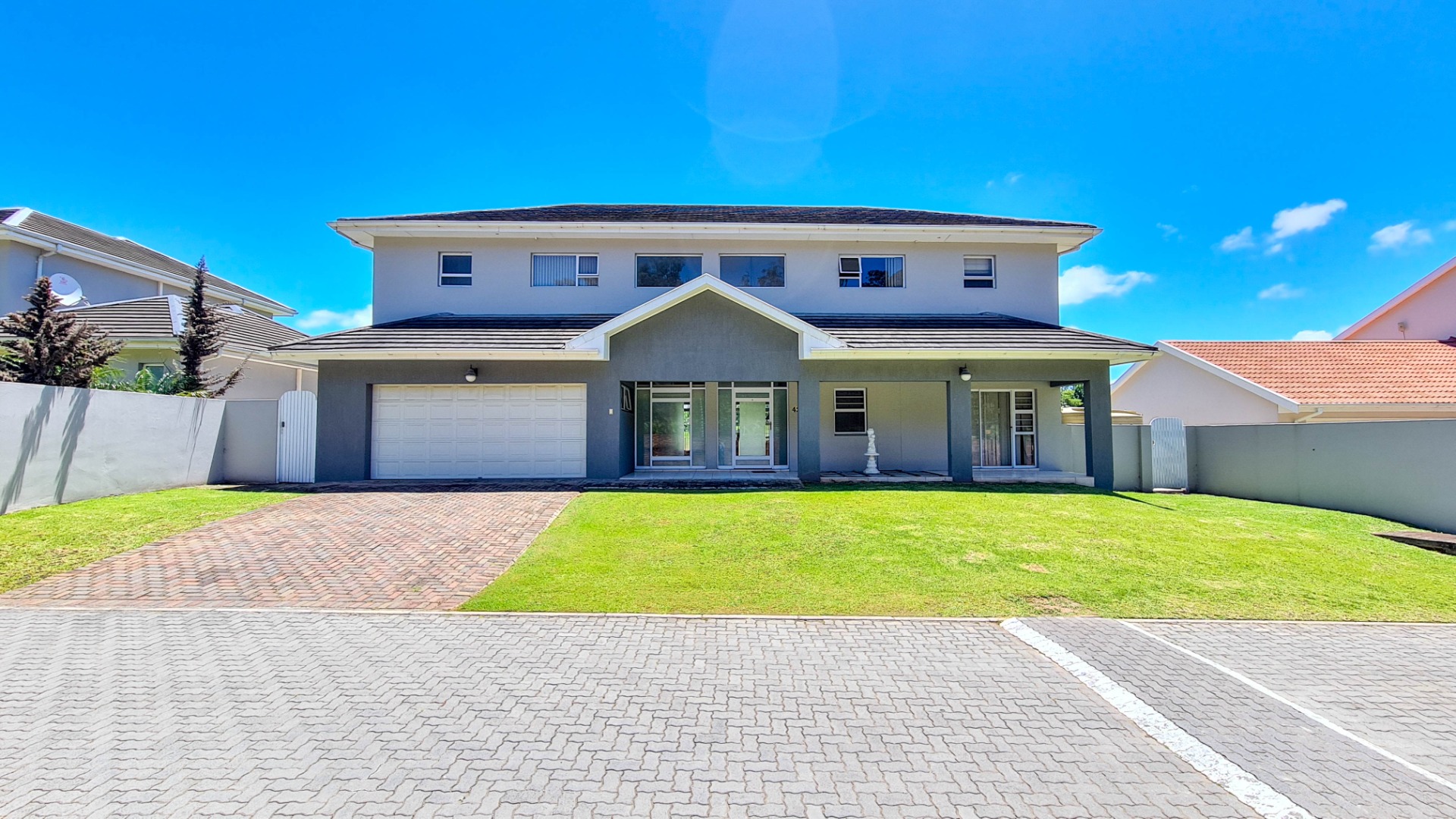 4 Bedroom House For Sale in Beacon Bay RE/MAX™ of Southern Africa