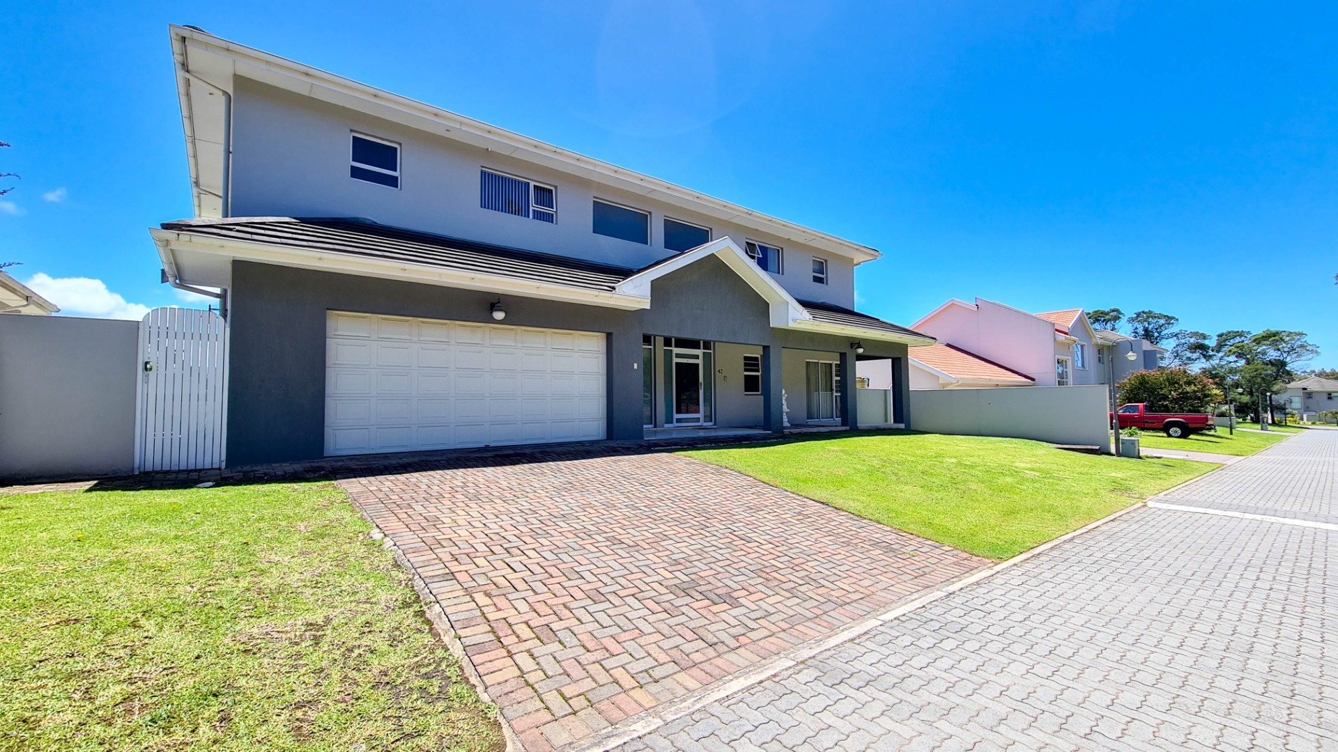4 Bedroom House For Sale in Beacon Bay RE/MAX™ of Southern Africa