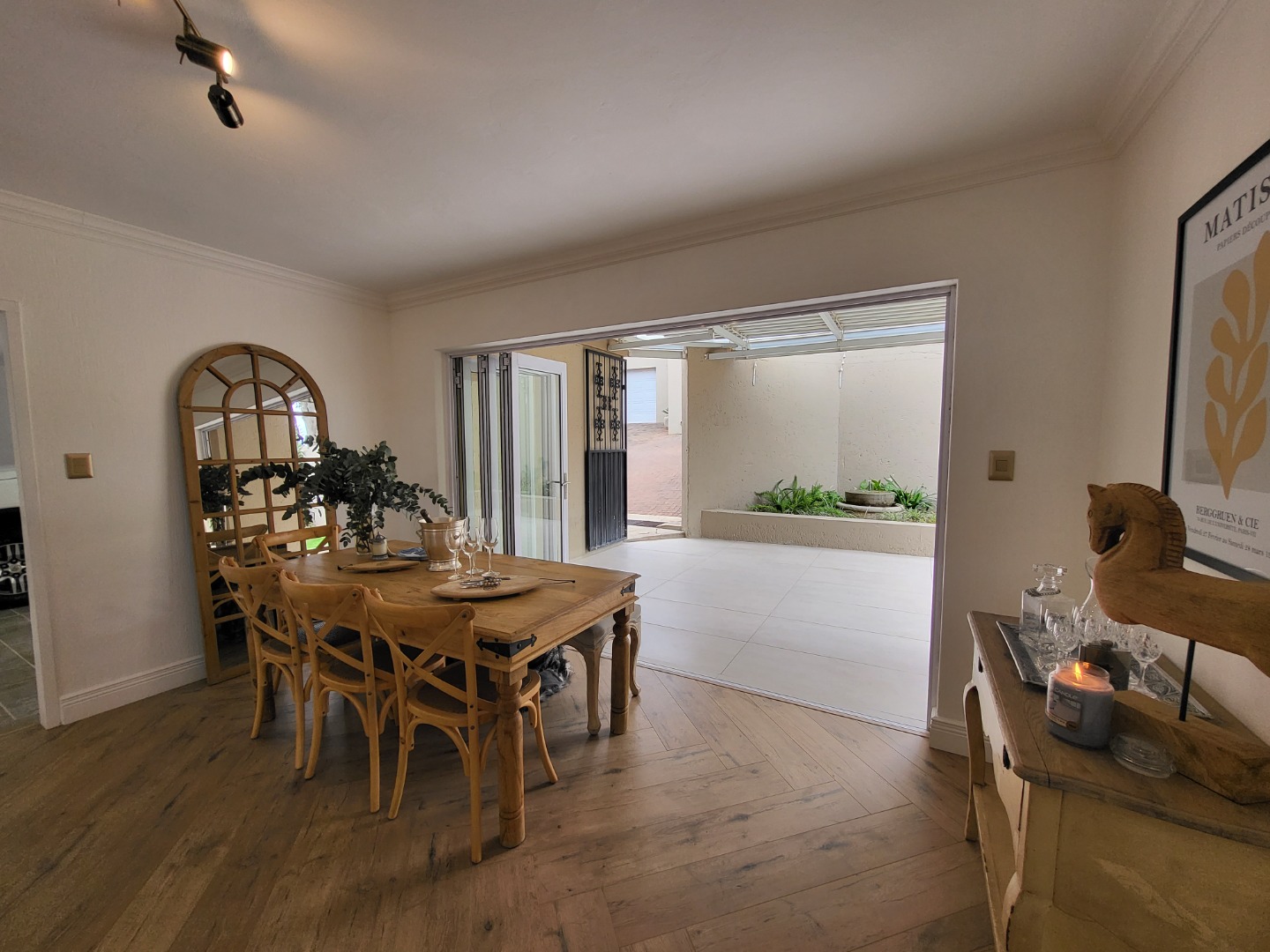 3 Bedroom Townhouse For Sale in Faerie Glen RE/MAX™ of Southern Africa