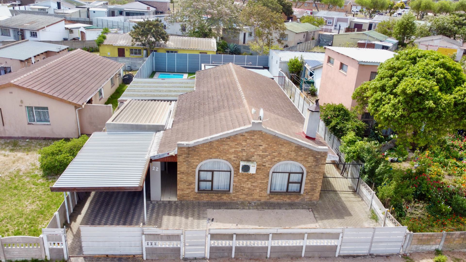 3 Bedroom House For Sale in Avondale RE/MAX™ of Southern Africa