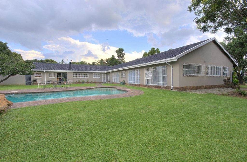 6 Bedroom House For Sale in Brackenhurst RE/MAX™ of Southern Africa