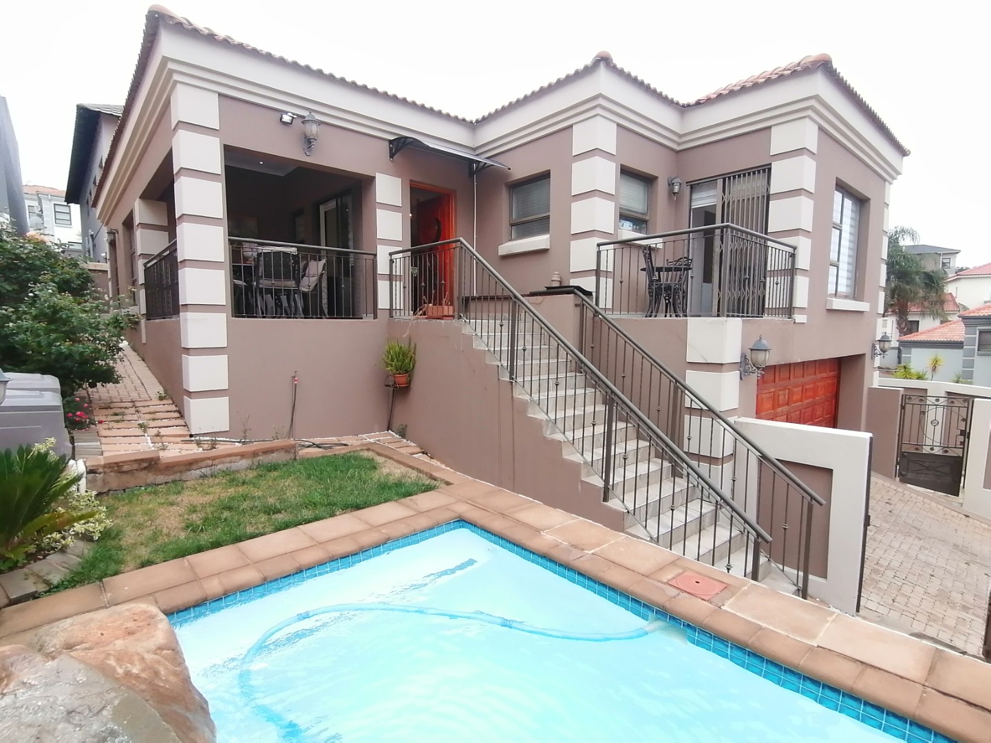3 Bedroom House For Sale in Bassonia Rock RE/MAX™ of Southern Africa