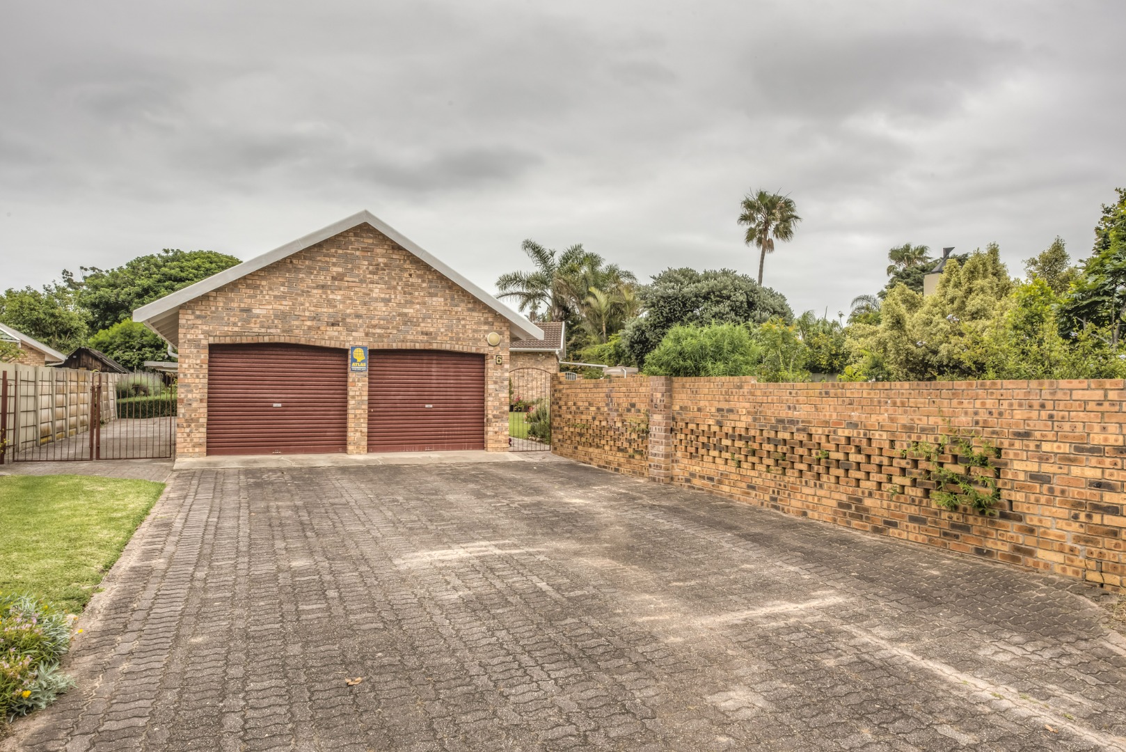 3 Bedroom House For Sale in Lorraine Manor RE/MAX™ of Southern Africa