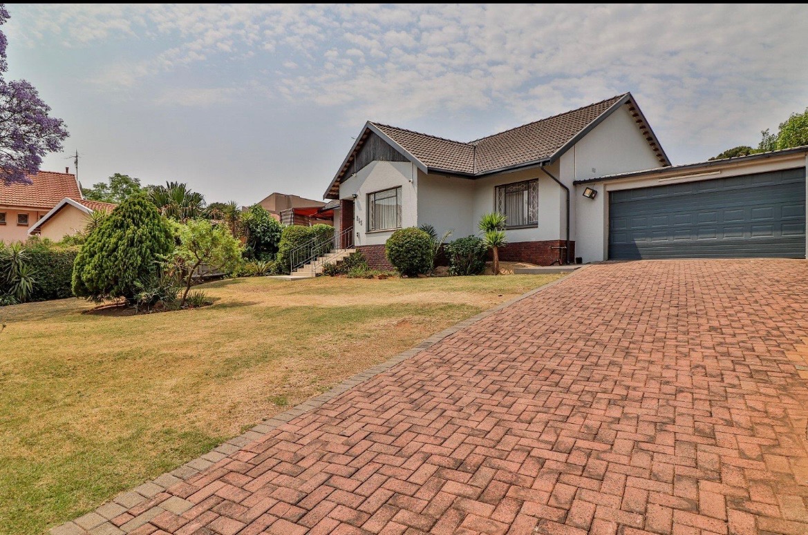 3 Bedroom House For Sale in Mondeor RE/MAX™ of Southern Africa