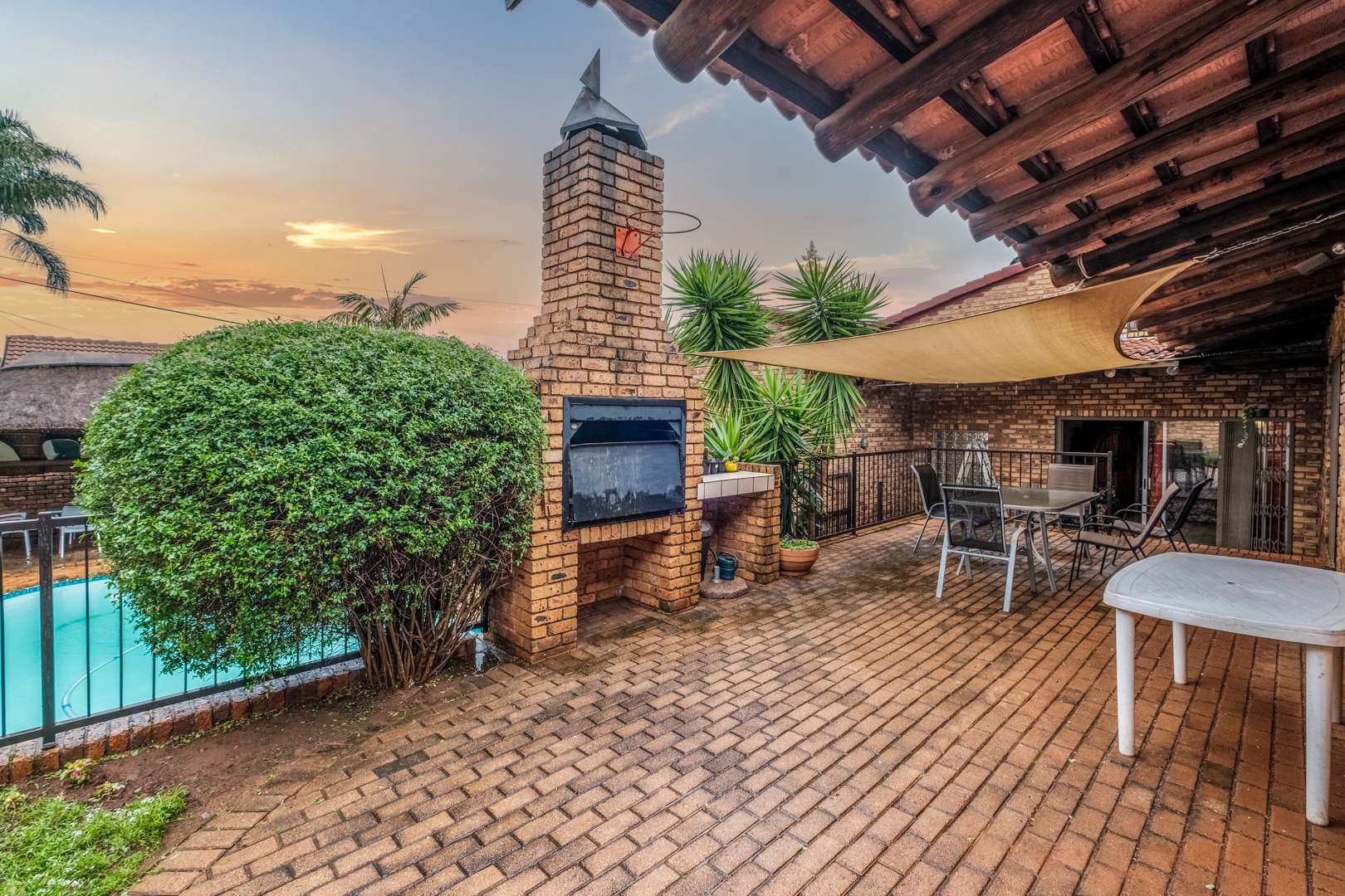 4 Bedroom House For Sale in Little Falls RE/MAX™ of Southern Africa