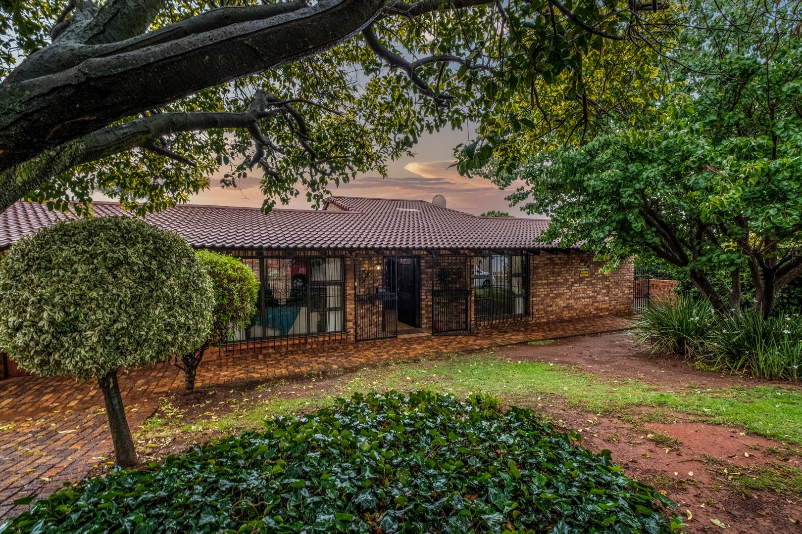 4 Bedroom House For Sale in Little Falls RE/MAX™ of Southern Africa