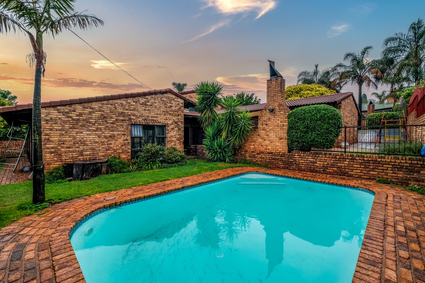 4 Bedroom House For Sale in Little Falls RE/MAX™ of Southern Africa