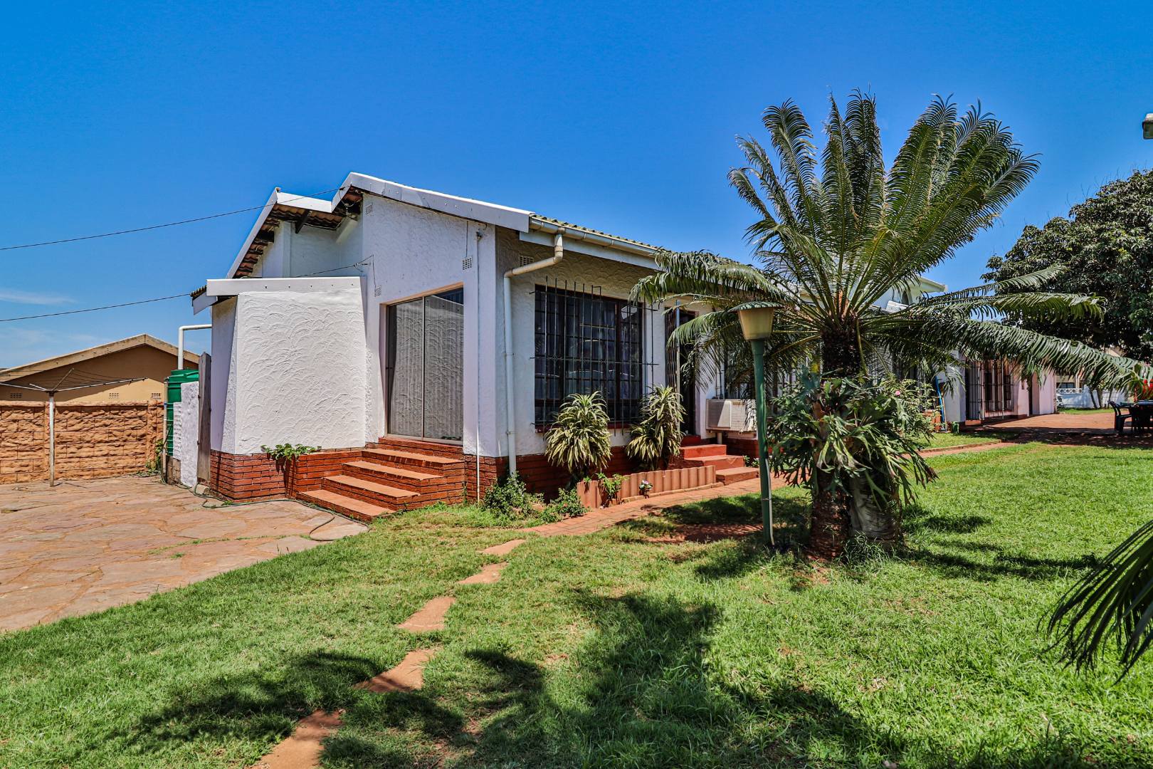 5 Bedroom House For Sale in Isipingo Hills RE/MAX™ of Southern Africa