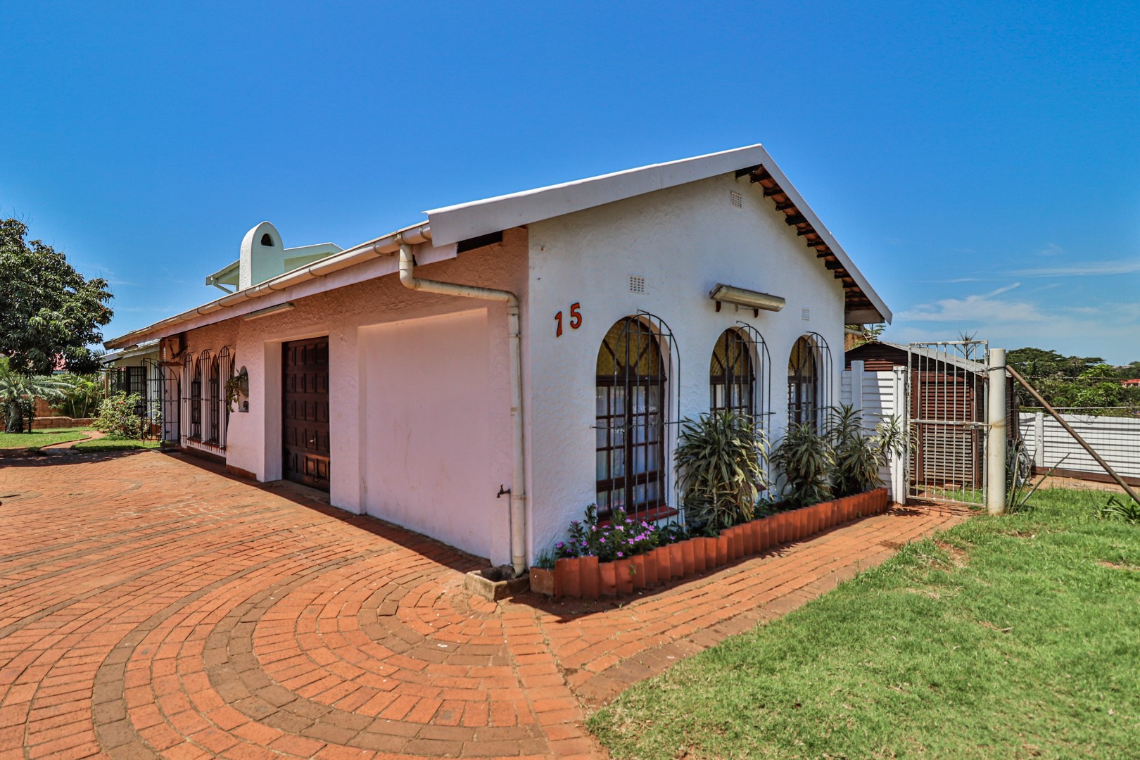 5 Bedroom House For Sale in Isipingo Hills RE/MAX™ of Southern Africa