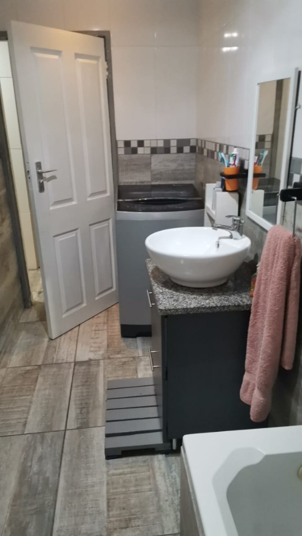 2 Bedroom House For Sale in Bonteheuwel RE/MAX™ of Southern Africa