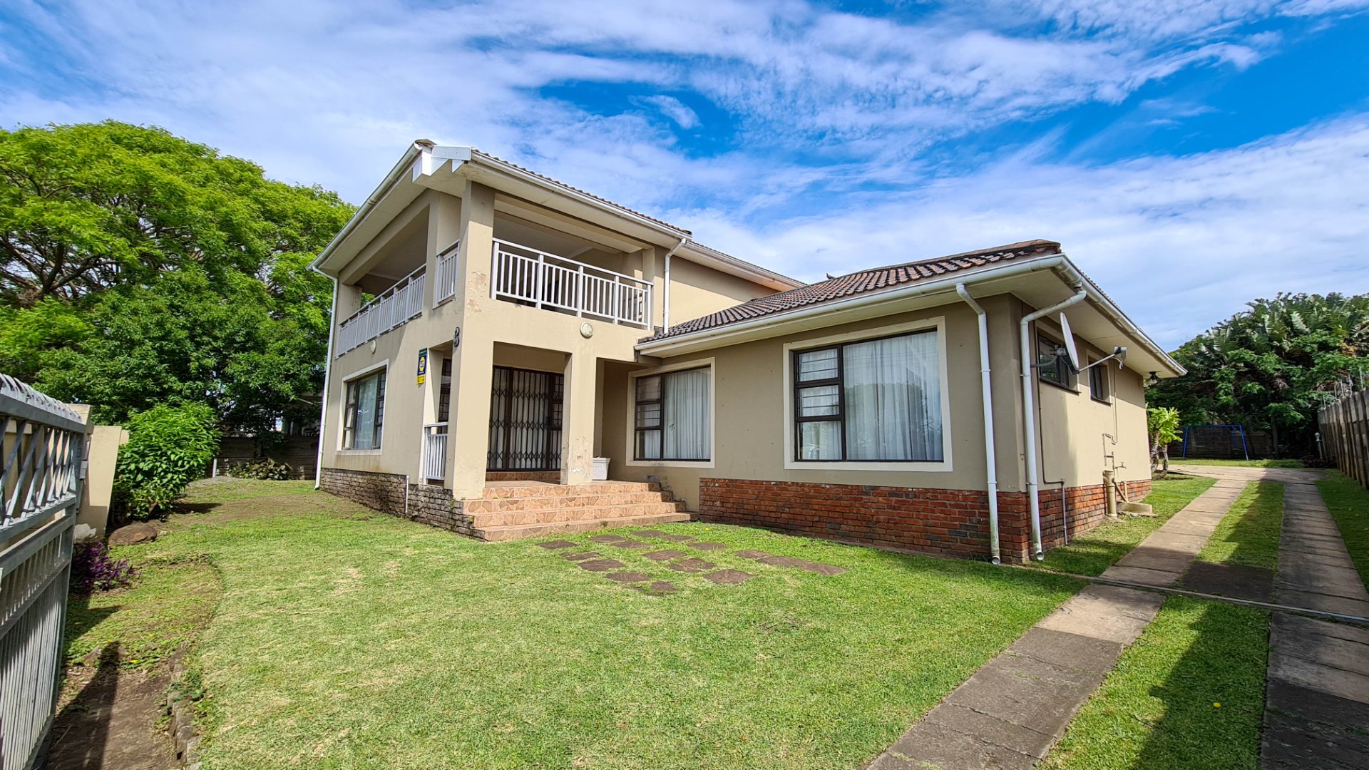 4 Bedroom House For Sale in Gonubie RE/MAX™ of Southern Africa