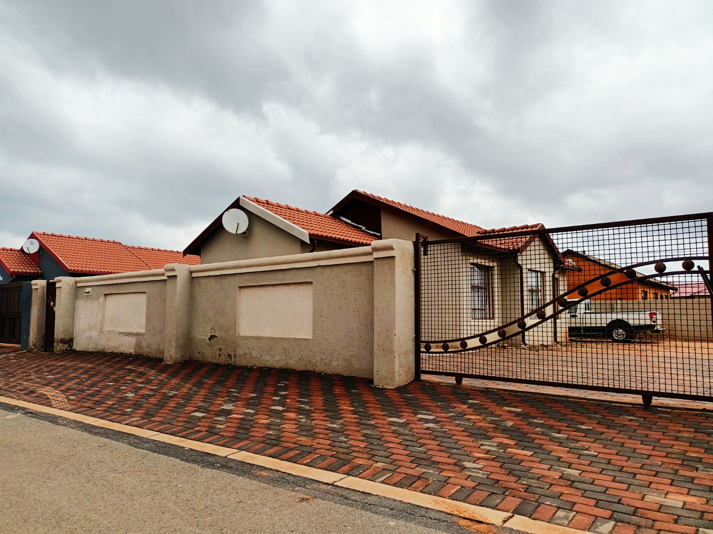 3 Bedroom House For Sale in Protea Glen RE/MAX™ of Southern Africa