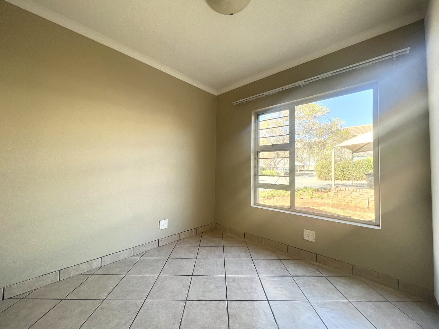 2 Bedroom Apartment / Flat For Sale in Tijger Vallei RE/MAX™ of