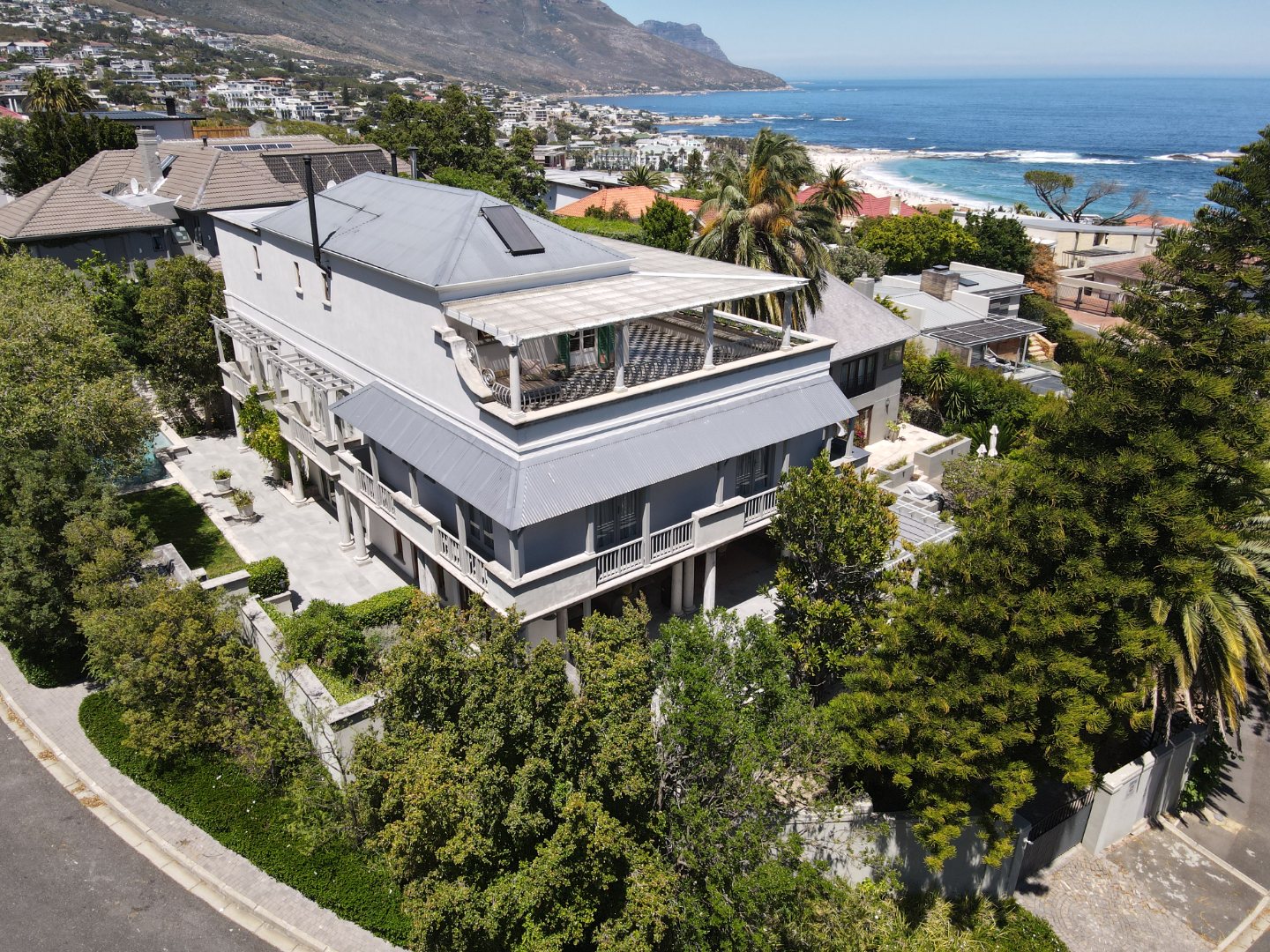 4 Bedroom House For Sale in Camps Bay RE/MAX™ of Southern Africa