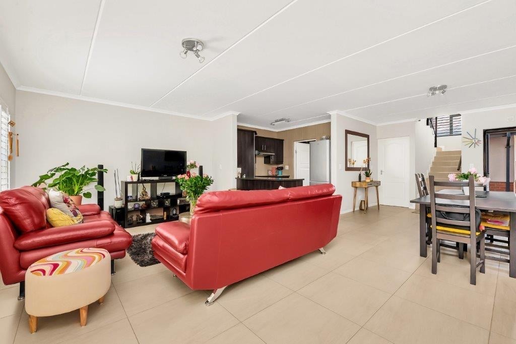 3 Bedroom Townhouse For Sale in Fourways RE/MAX™ of Southern Africa