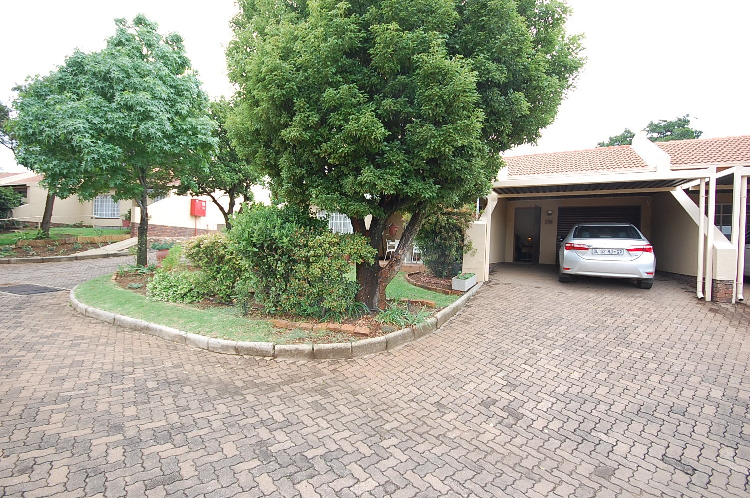 2 Bedroom Townhouse For Sale in Glenvista RE/MAX™ of Southern Africa