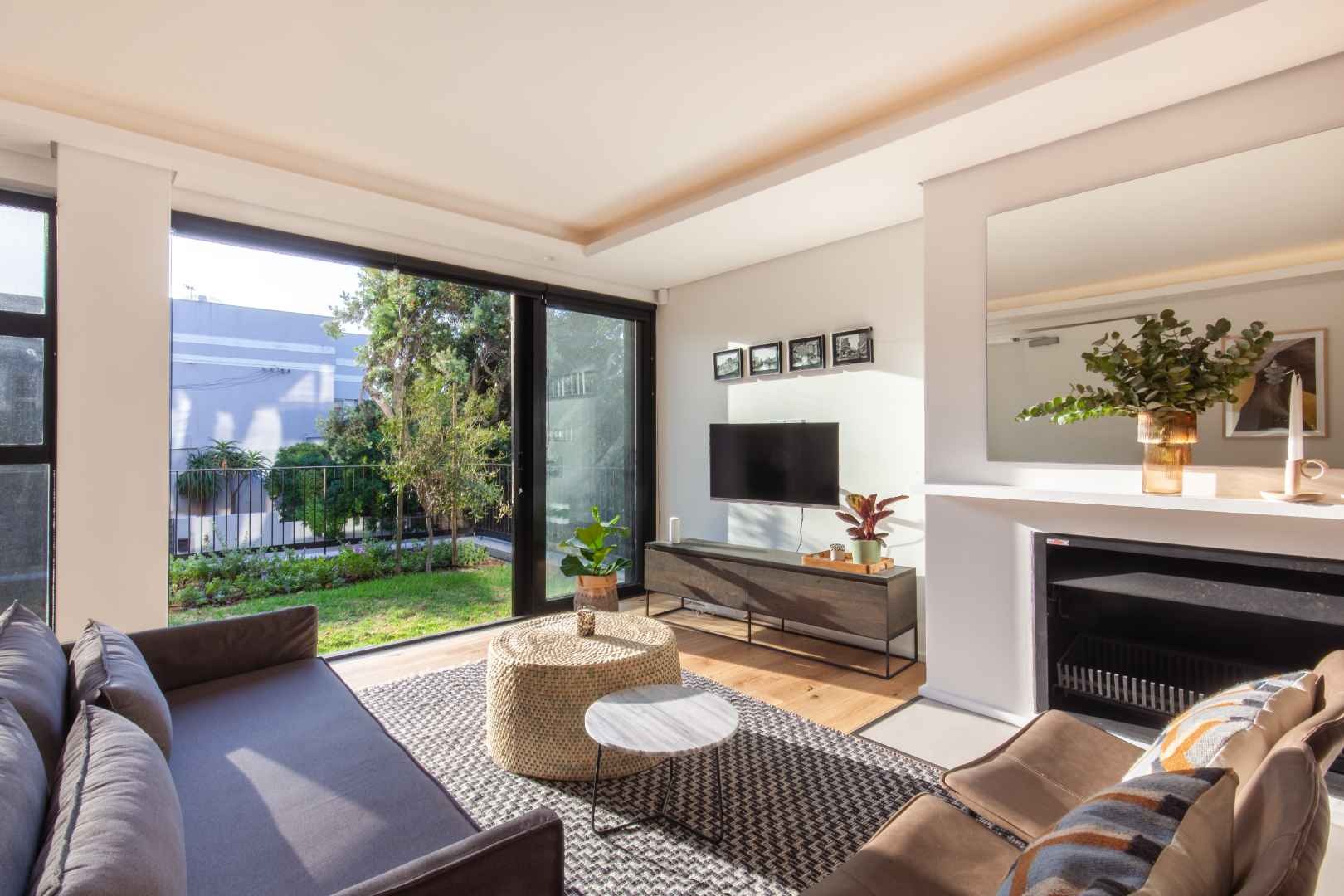 3 Bedroom House For Sale in Vredehoek RE/MAX™ of Southern Africa