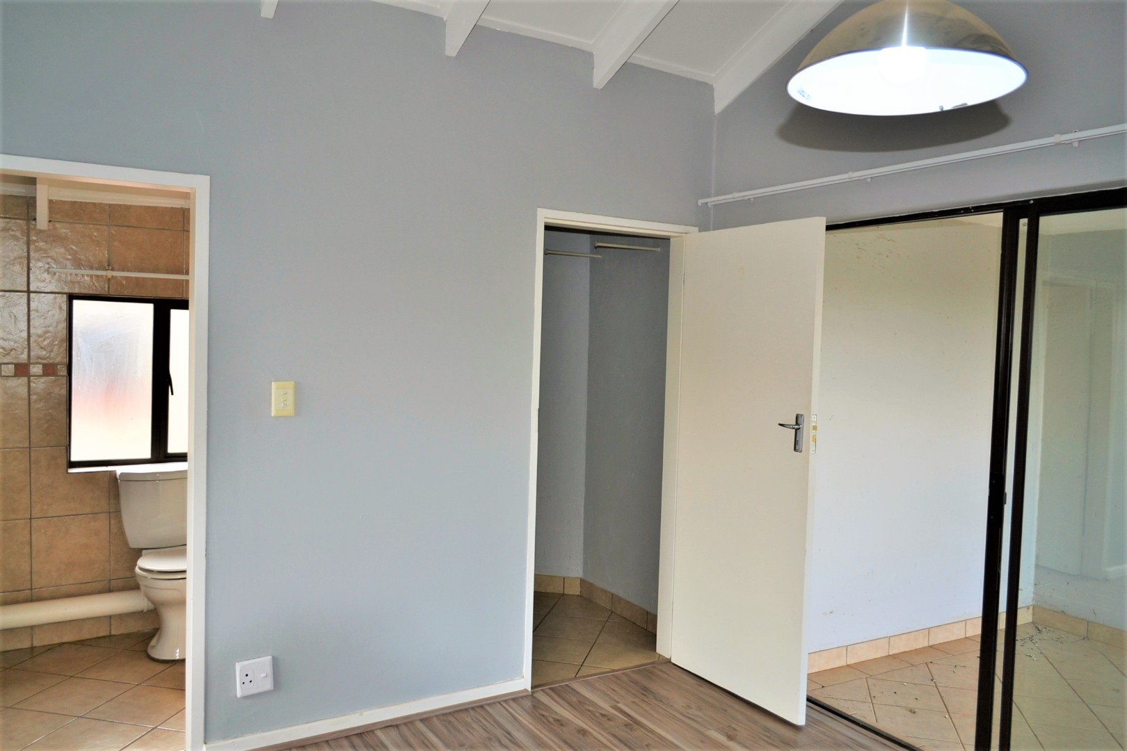 1 Bedroom Apartment / Flat For Sale in Tijger Vallei RE/MAX™ of